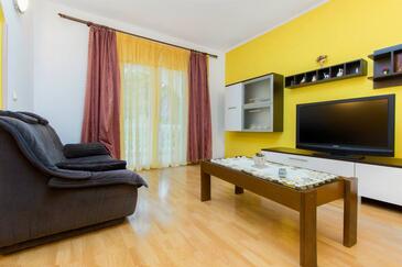 Apartmani s bazenom Vodice - 4231