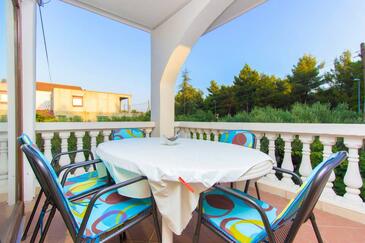 Apartmani s bazenom Vodice - 4231