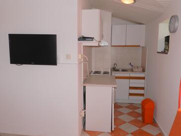 Apartmani s bazenom pogodni za obitelji s djecom Vodice - 4235