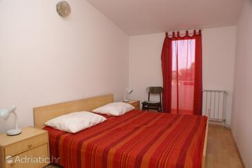 Apartmani s bazenom pogodni za obitelji s djecom Vodice - 4235