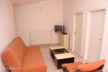 Apartmani s bazenom pogodni za obitelji s djecom Vodice - 4235