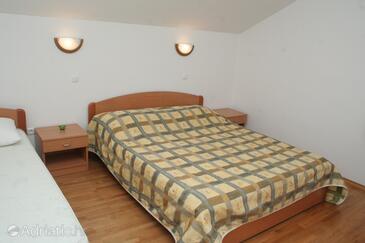 Ferienwohnungen am Meer mit Pool Brodarica, Sibenik - 4249