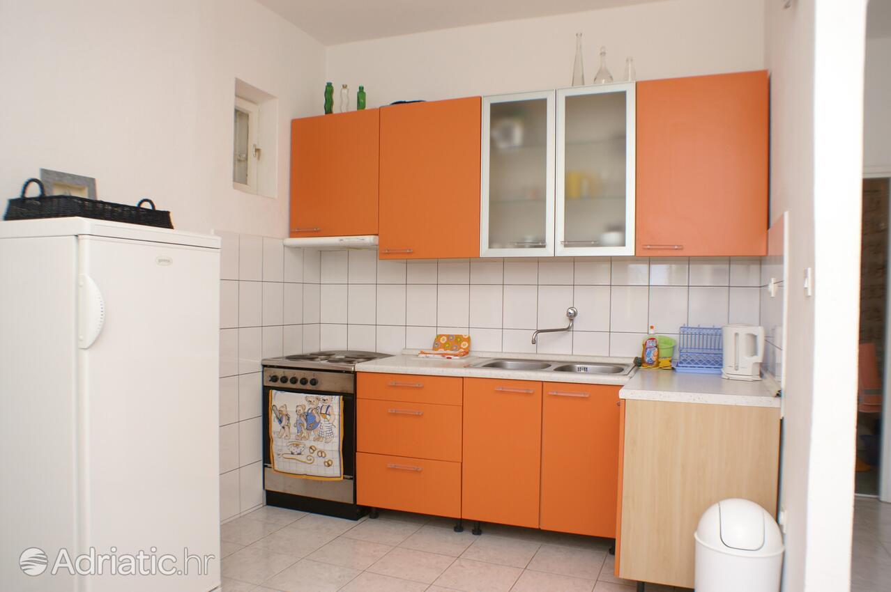Apartmani s parkingom Primošten - 4268