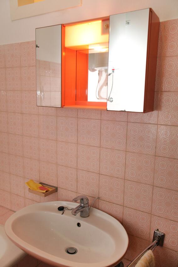 A-4276-a - Alloggi privati - Appartamenti con parcheggio Vinisce, Traù - Trogir