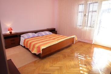 Apartmanok parkolóhellyel Vinisce, Trogir - 4276