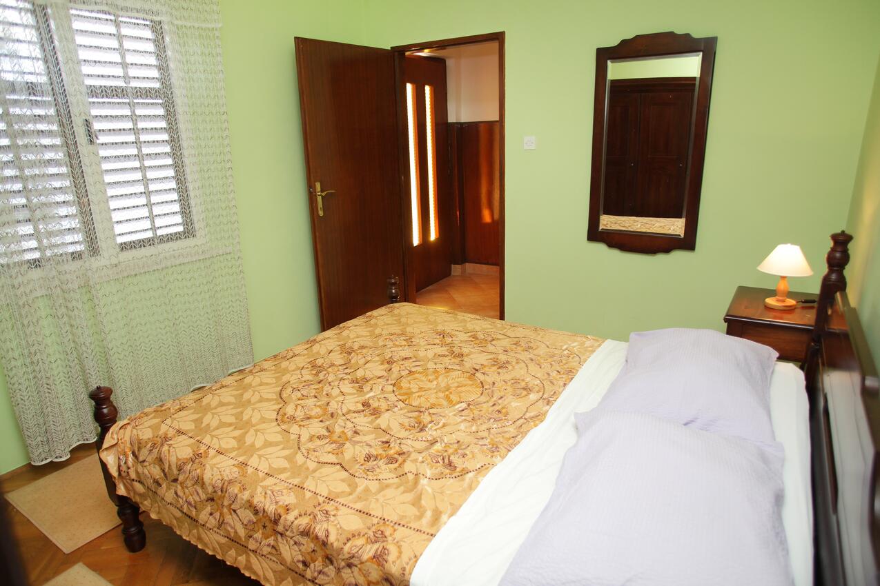 A-4276-a - Alloggi privati - Appartamenti con parcheggio Vinisce, Traù - Trogir