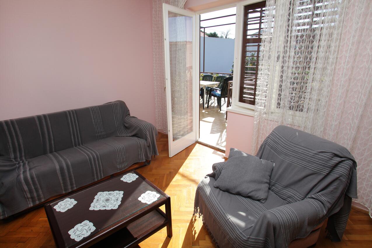 A-4276-a - Alloggi privati - Appartamenti con parcheggio Vinisce, Traù - Trogir