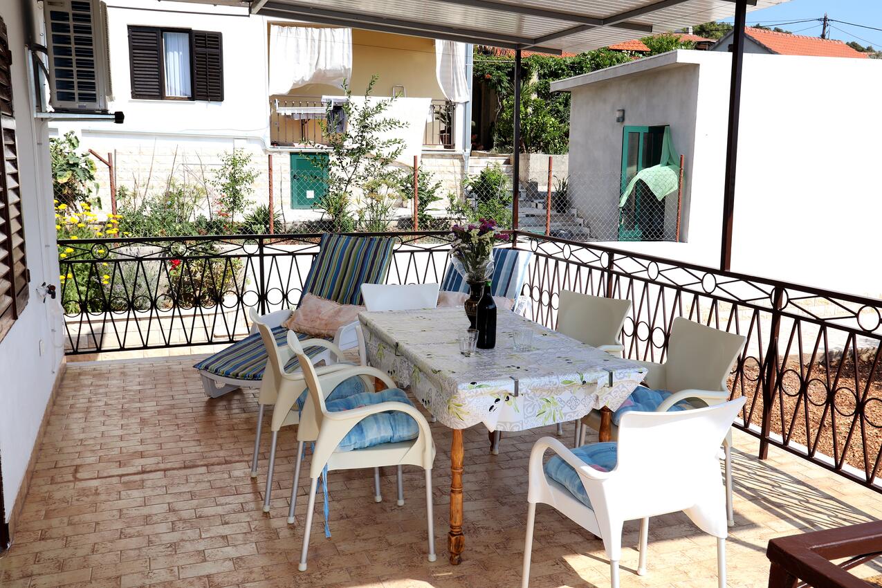 A-4276-a - Alloggi privati - Appartamenti con parcheggio Vinisce, Traù - Trogir
