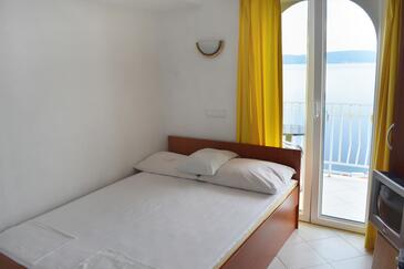 Apartments with parking space Pisak, Omiš - 4281