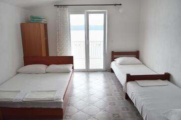 Apartments with parking space Pisak, Omiš - 4281