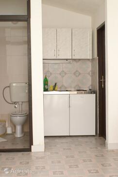 Apartments with parking space Pisak, Omiš - 4281