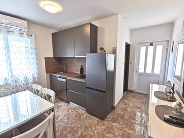 Family friendly seaside apartments Sevid, Trogir - 4286