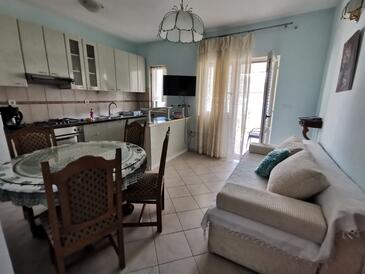 2-Zimmer-Ferienwohnung Vinisce, Trogir (A-4288-c(