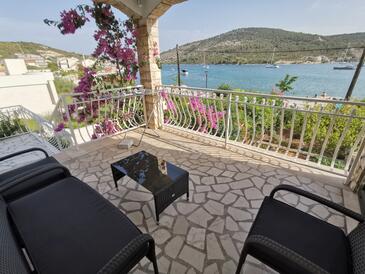Apartments by the sea Vinišće, Trogir - 4288