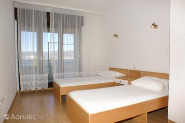 Apartments by the sea Slatine, Čiovo - 4294