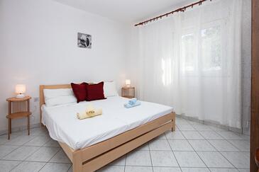 Apartmány s venkovními prostory Tisno, Severní Dalmácie