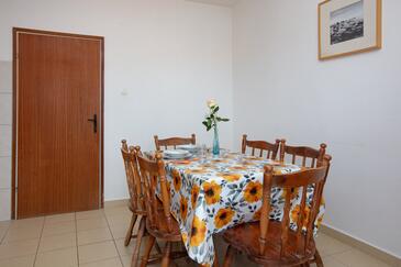 Apartmány s venkovními prostory Tisno, Severní Dalmácie