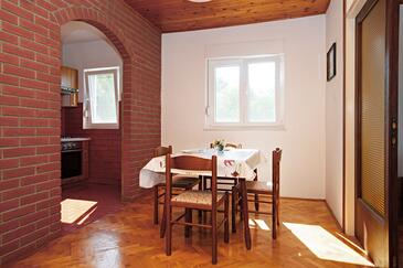 Apartmány s venkovními prostory Tisno, Severní Dalmácie