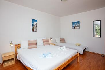 Apartmány s venkovními prostory Tisno, Severní Dalmácie
