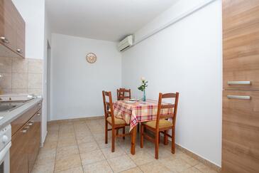 Apartmány s venkovními prostory Tisno, Severní Dalmácie
