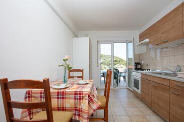 Apartmány s venkovními prostory Tisno, Severní Dalmácie