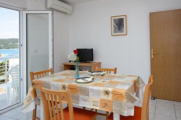 Apartmány s venkovními prostory Tisno, Severní Dalmácie