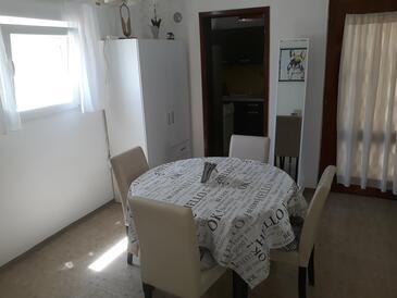 Apartmány s terasou Tisno, Severní Dalmácie