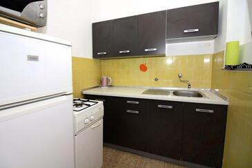 Apartmány s terasou Tisno, Severní Dalmácie