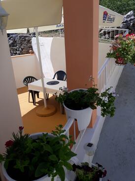 Apartmány s terasou Tisno, Severní Dalmácie