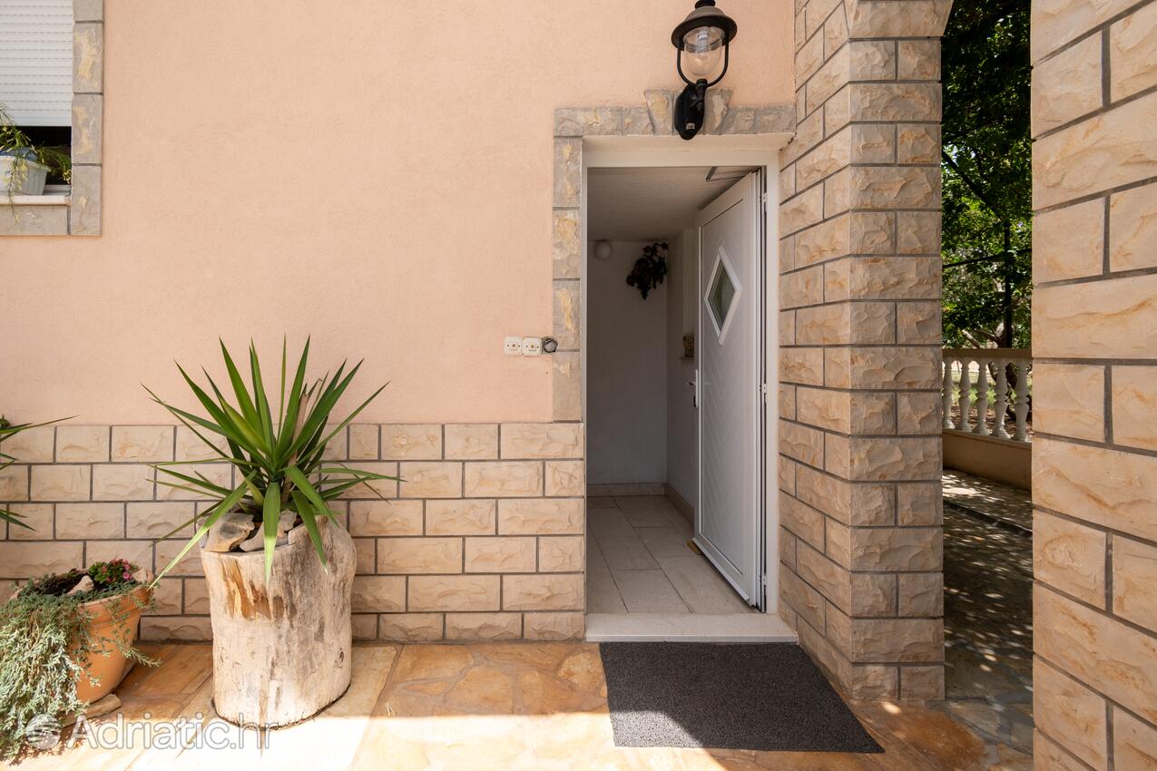 Giardino - Appartamenti e camere con parcheggio Zaravecchia - Biograd na Moru, Biograd