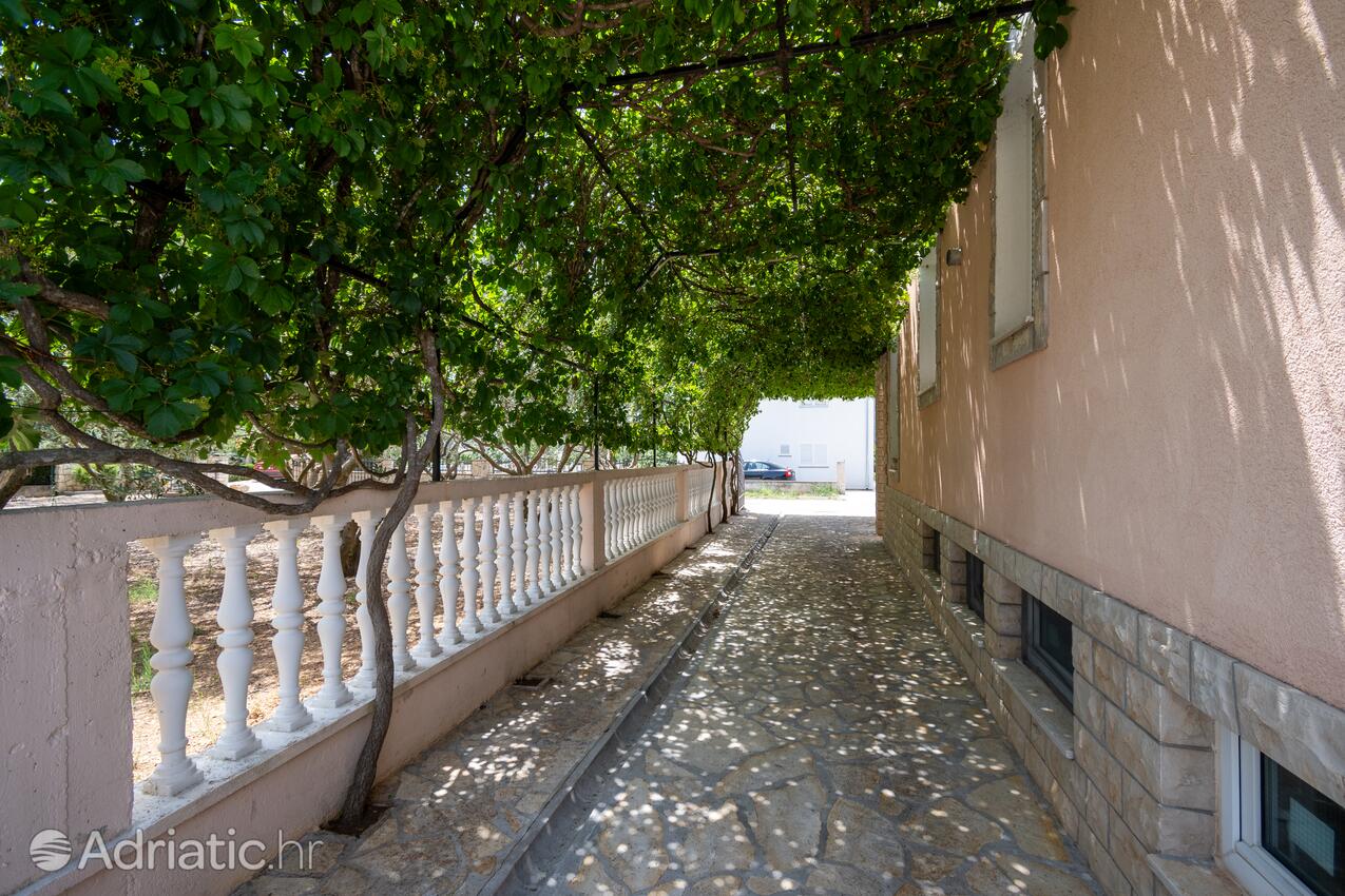 Giardino - Appartamenti e camere con parcheggio Zaravecchia - Biograd na Moru, Biograd