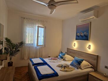 Apartments by the sea Rogoznica - 4313