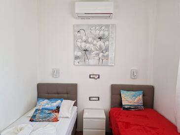 Apartments by the sea Rogoznica - 4313