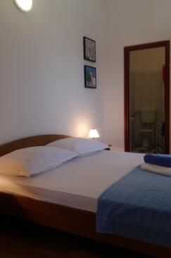 Apartments by the sea Arbanija, Čiovo - 4320