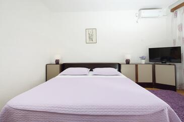 Apartments by the sea Podgora, Makarska - 4332