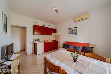 Apartments by the sea Lumbarda, Korčula - 4348