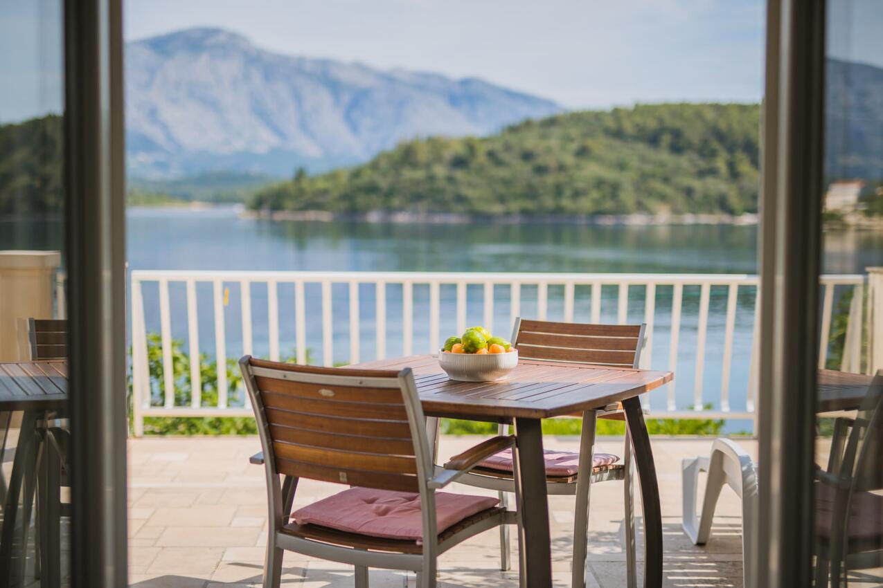 Apartments by the sea Lumbarda, Korčula - 4446