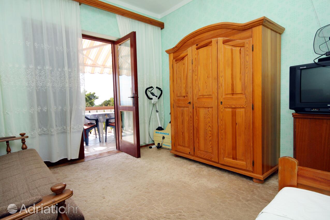 A-4453-a - Private accommodation - Apartments with a parking space Zavalatica, Korčula