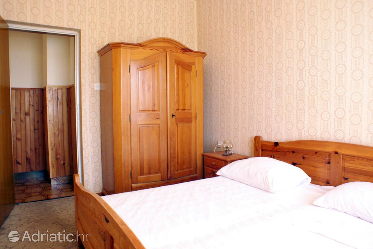 A-4453-b - Private accommodation - Apartments with a parking space Zavalatica, Korčula