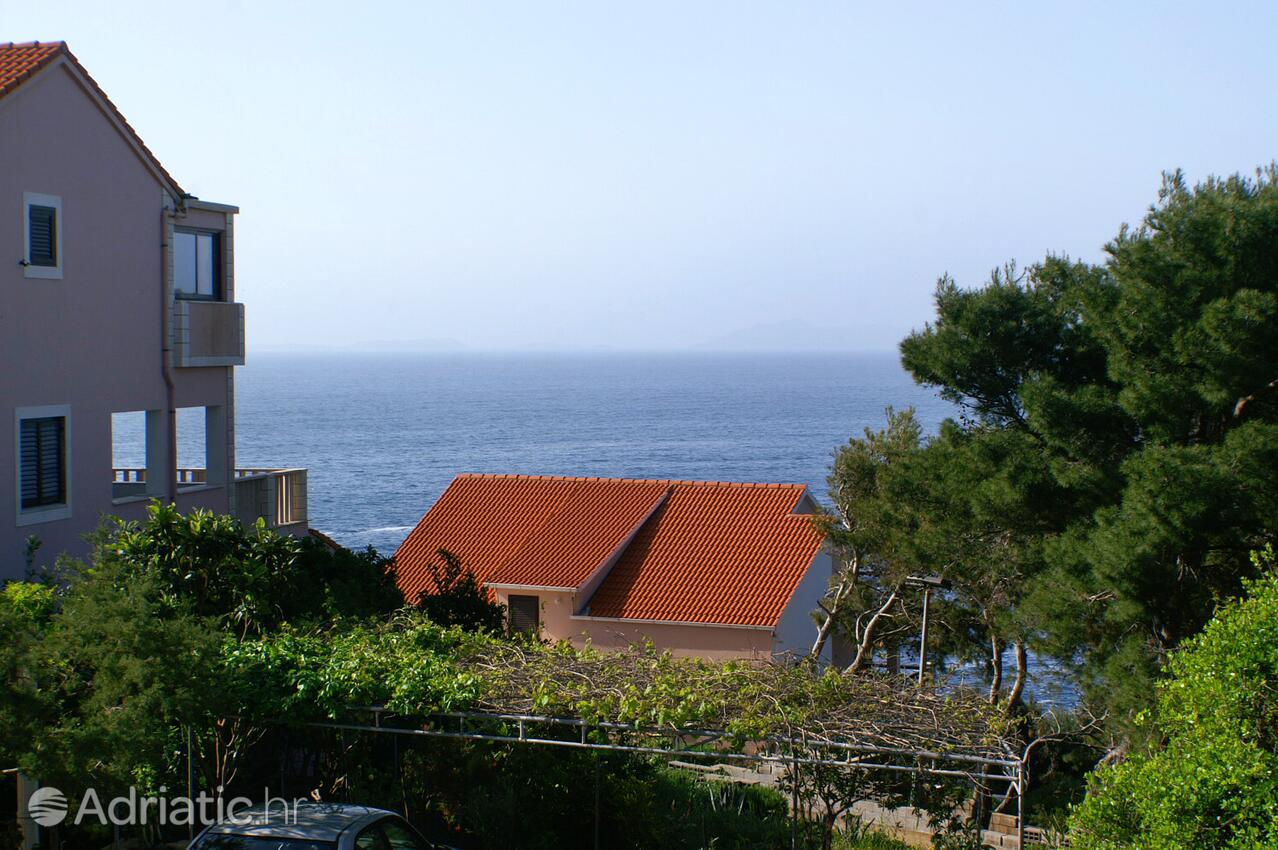 A-4453-b - Private accommodation - Apartments with a parking space Zavalatica, Korčula