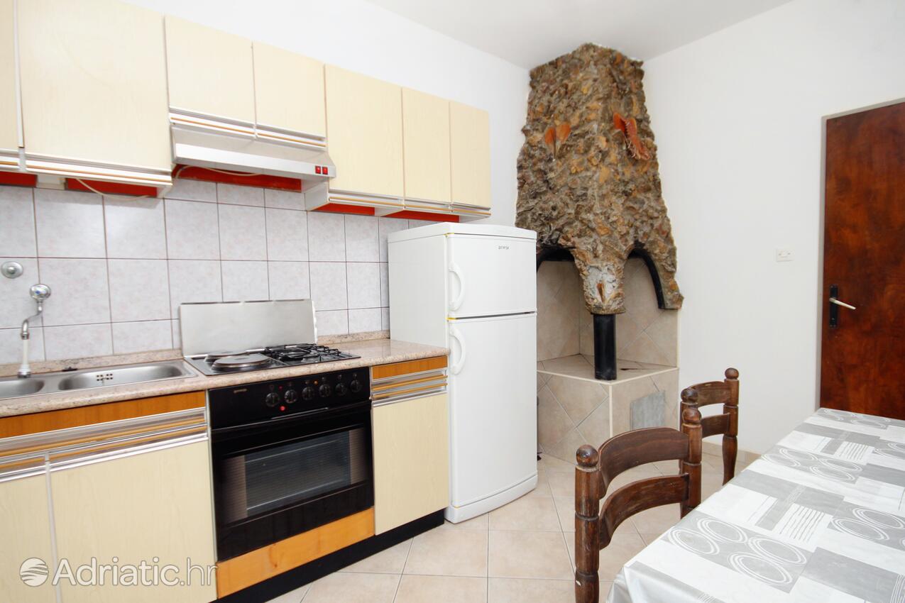 A-4453-c - Private accommodation - Apartments with a parking space Zavalatica, Korčula