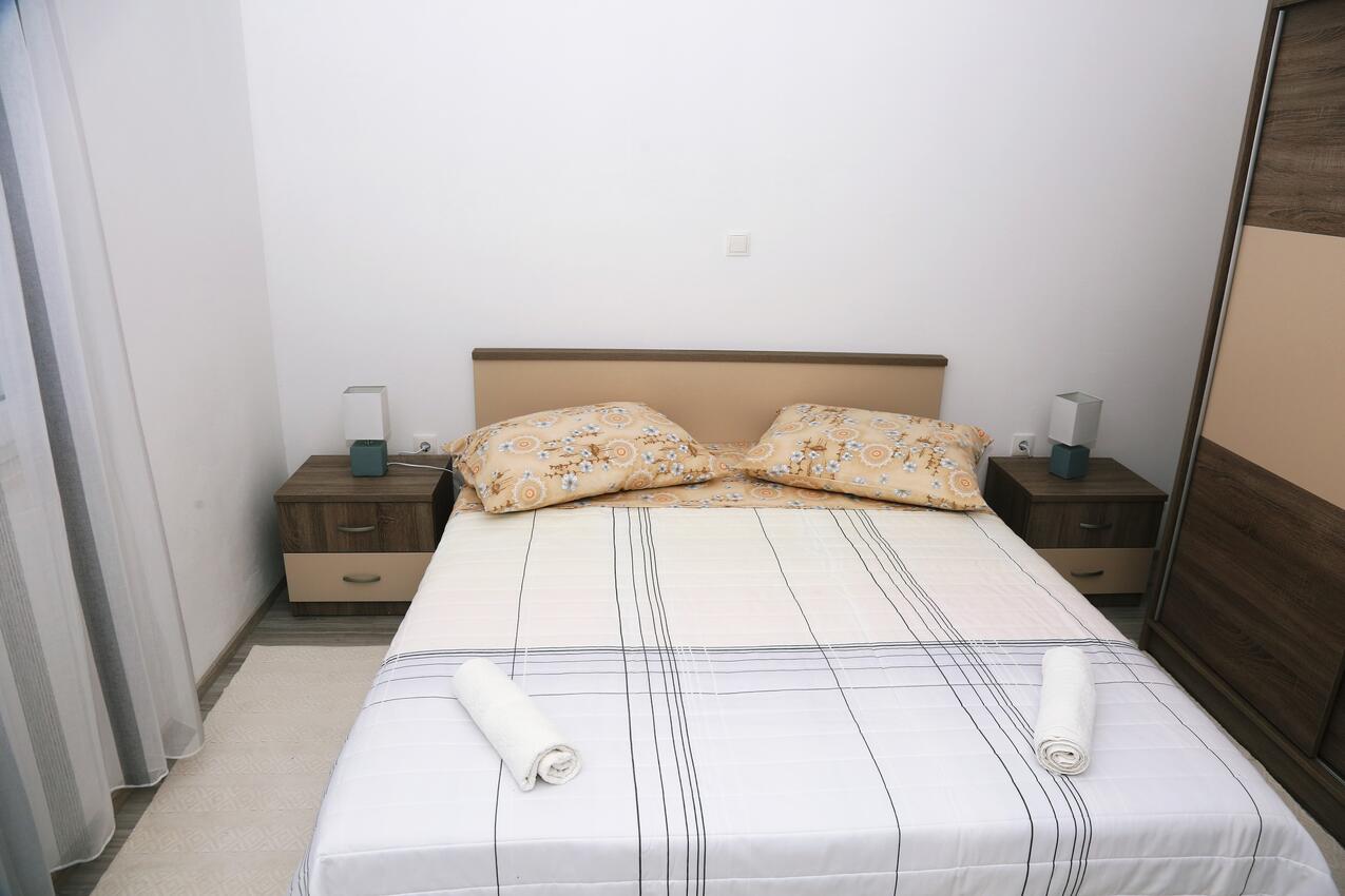 A-4459-b - Private accommodation - Apartments with a parking space Zavalatica, Korčula