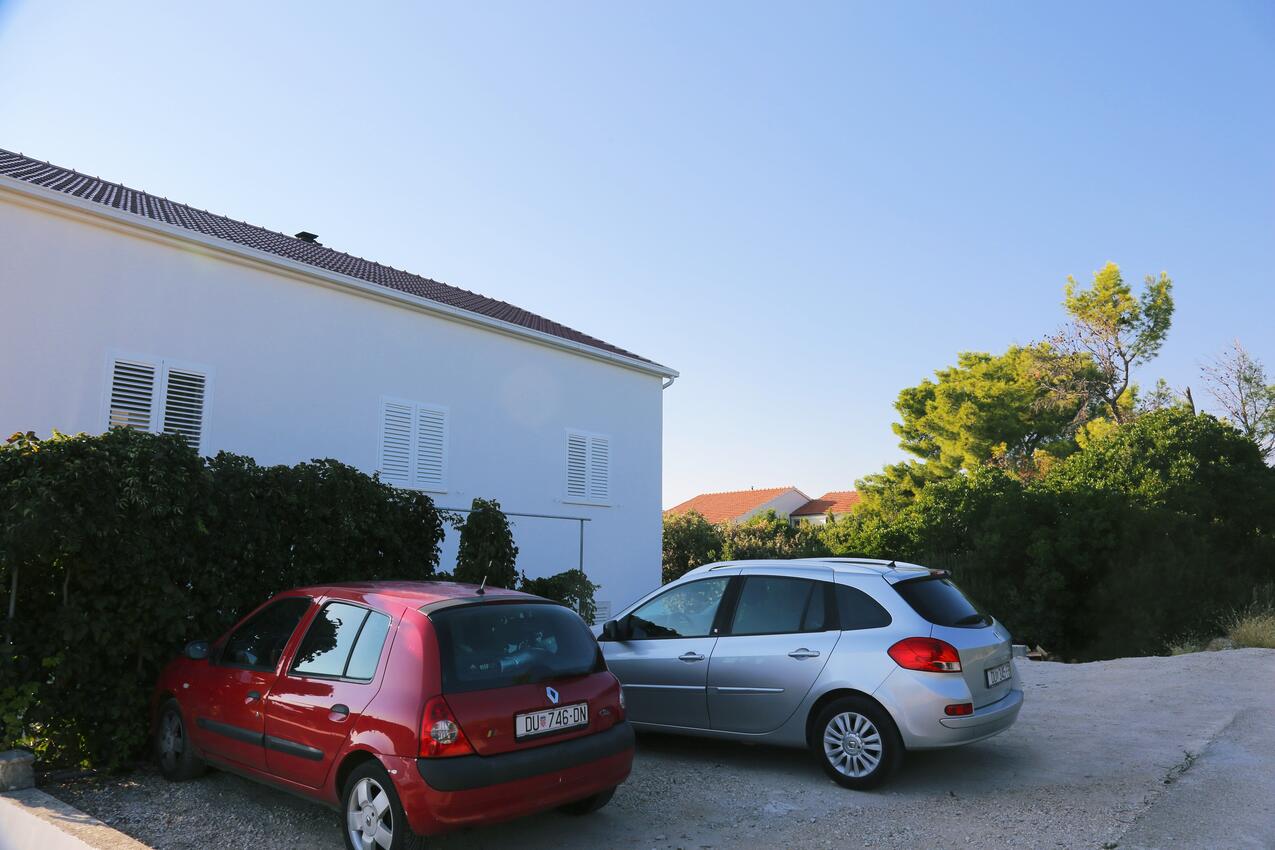 Parking lot - Apartments with a parking space Zavalatica, Korčula