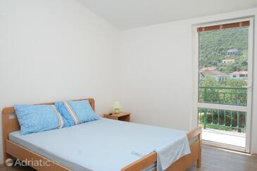 Apartments by the sea Trpanj, Pelješac - 4510