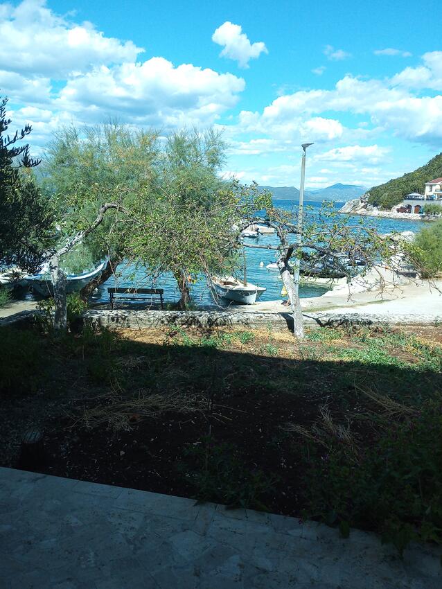Courtyard - Apartments by the sea Cove Velika Prapratna, Pelješac