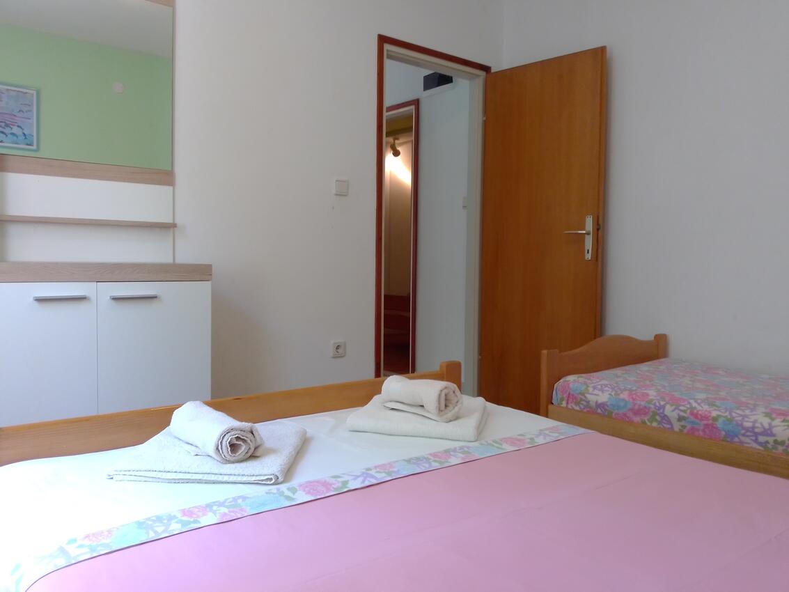 A-4584-a - Private accommodation - Apartments by the sea Ivan Dolac, Hvar