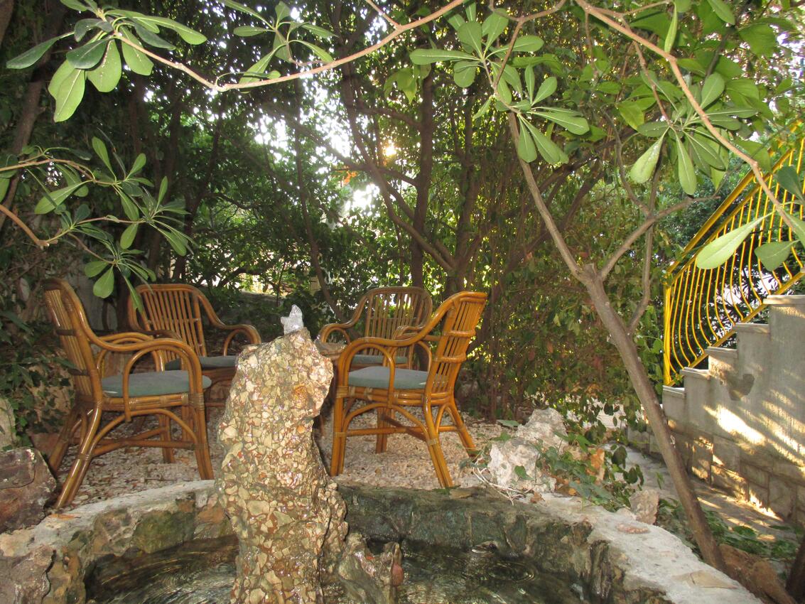 Courtyard - Apartments by the sea Ivan Dolac, Hvar