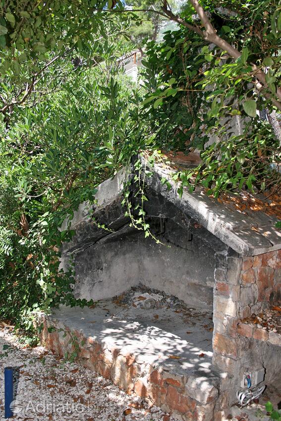 Courtyard - Apartments by the sea Ivan Dolac, Hvar