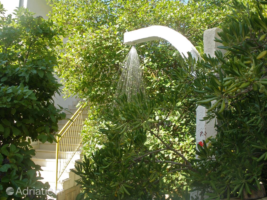 Courtyard - Apartments by the sea Ivan Dolac, Hvar