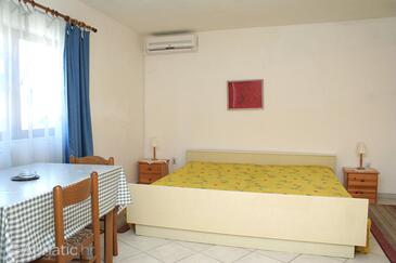 Apartments with parking space Jelsa, Hvar - 4589